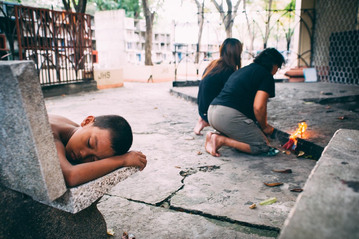 Living With The Dead - photograph 2 of 18, Cebu, Philippines (2013)
