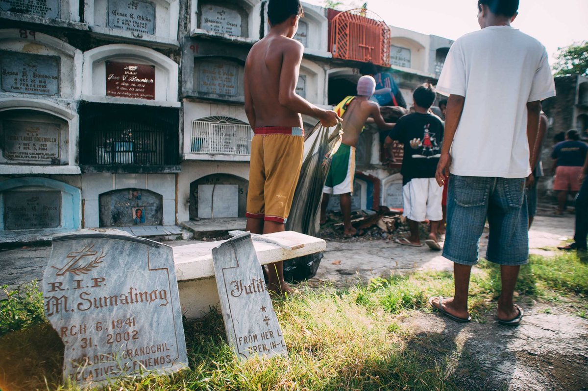 Living With The Dead - photograph 4 of 18, Cebu, Philippines (2013)