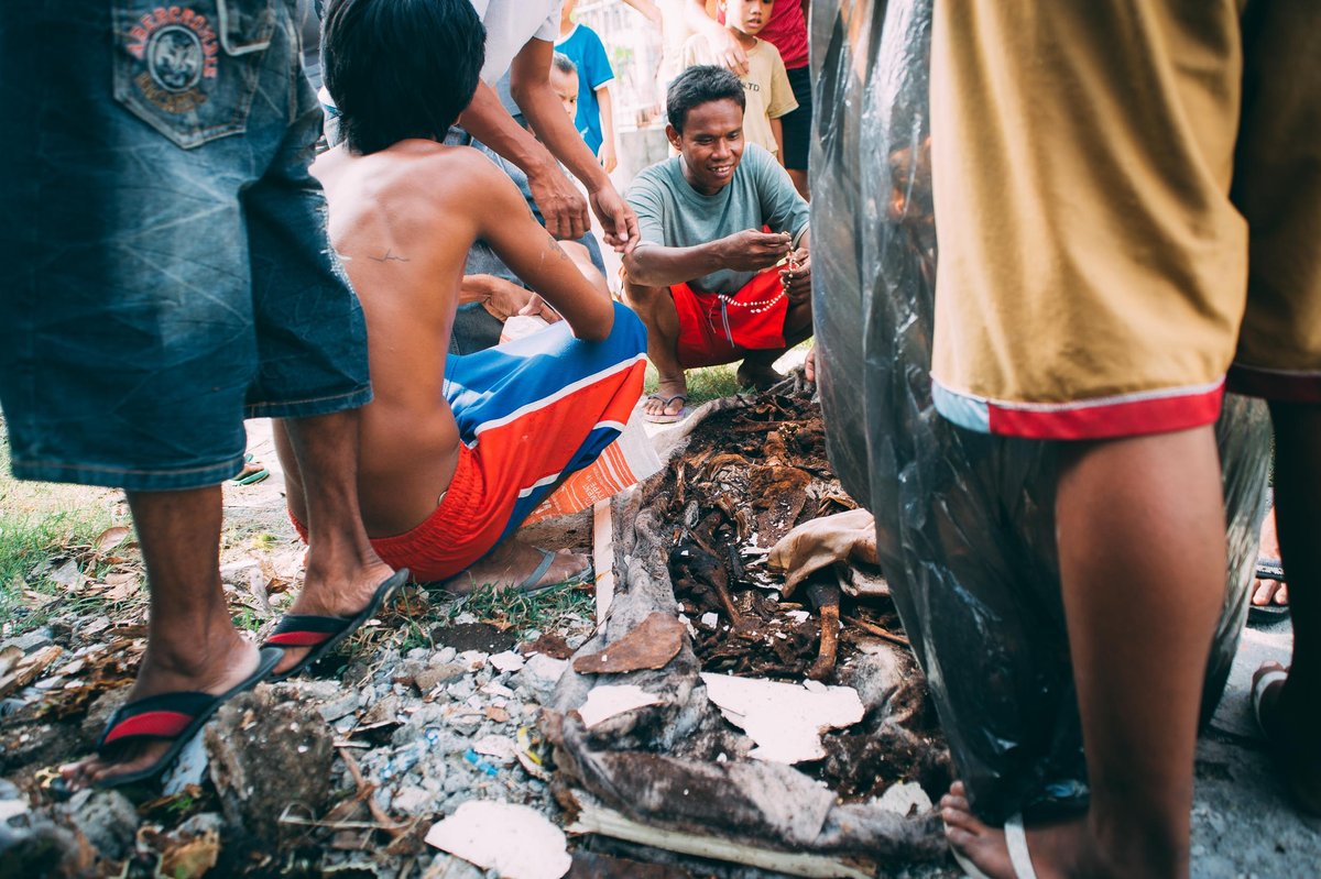 Living With The Dead - photograph 8 of 18, Cebu, Philippines (2013)