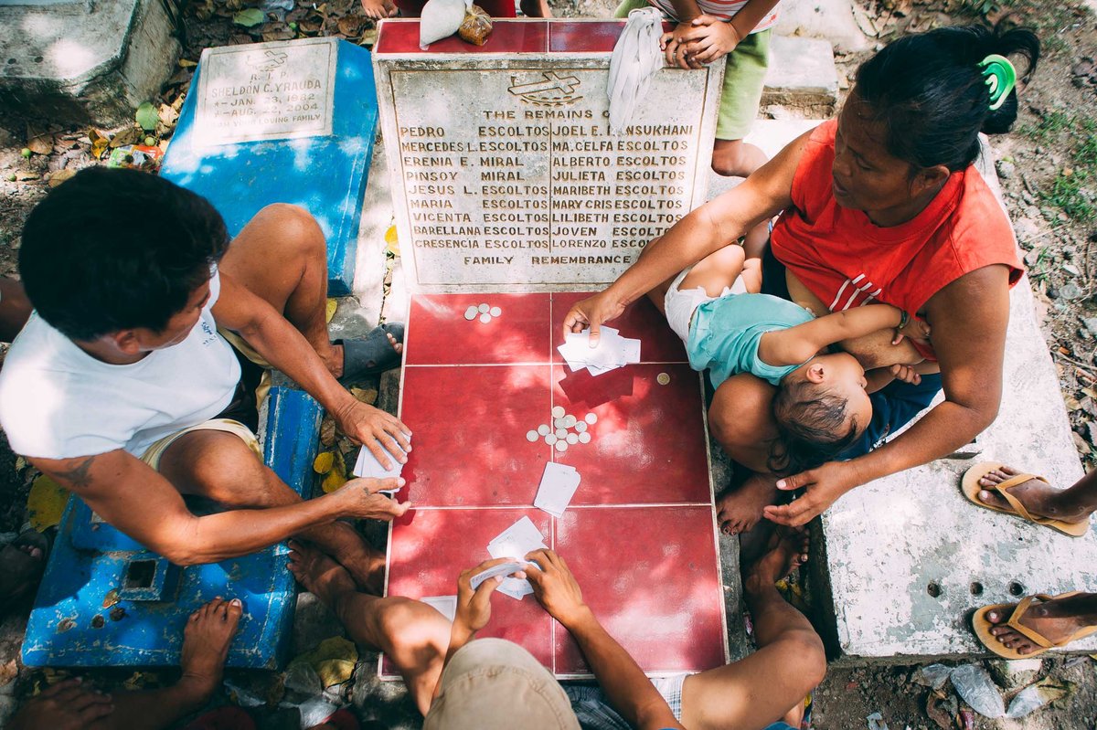 Living With The Dead - photograph 10 of 18, Cebu, Philippines (2013)