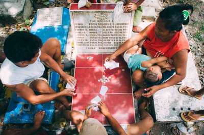 Living With The Dead - photograph 10 of 18, Cebu, Philippines (2013)